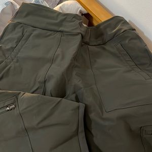 Athleta headlands hybrid cargo size 16 olive green